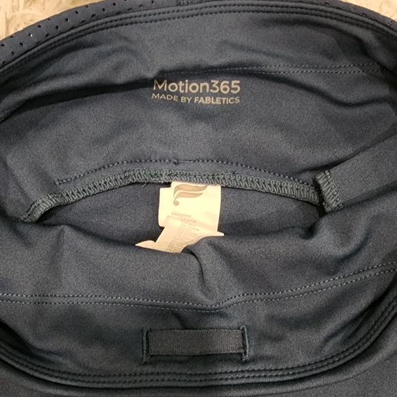 Fabletics Motion 365 Leggings - Picture 6 of 7